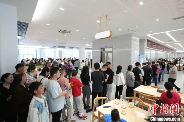 九八策略 文旅观察：假期各地党政机关大门对外开放有何深意？