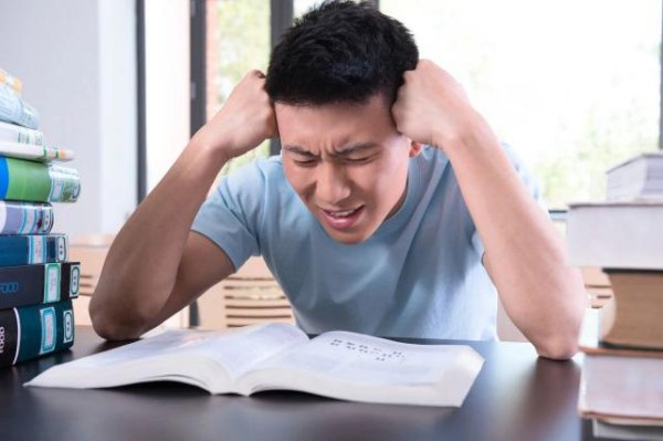 贵丰配资 警报！ 如果你经常无意识出现这个小动作，请立刻马上休息！